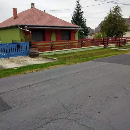 Nyaraló Márta vendégház Balatonkeresztúr