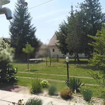 Márta vendégház * Balatonkeresztúr